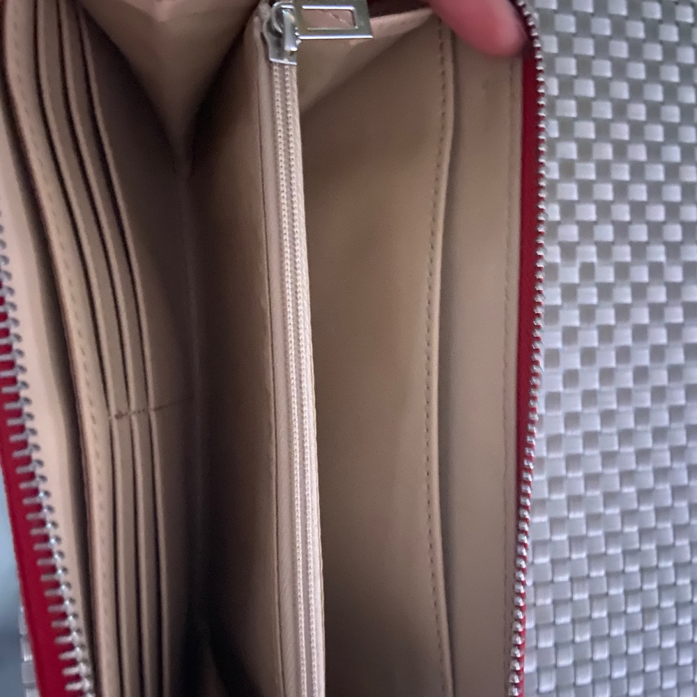 Guess Wallet - Picture 2 of 2